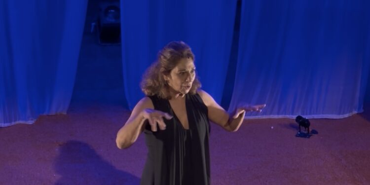 Lolita Flores compartió unos minutos con el público al finalizar la obra. Foto Noudiari.es