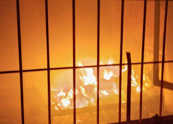 Imagen del incendio de anoche cedida por los Bomberos de Formentera.