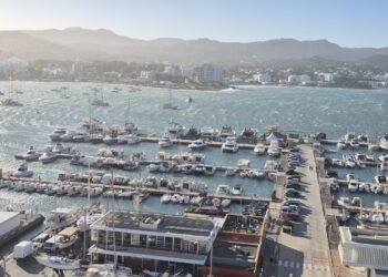 El epicentro de la 43ª edición de la Milla Urbana Isla de Ibiza será el puerto de Sant Antoni. Foto de J.C.