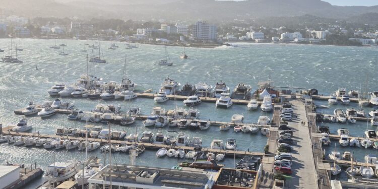 El epicentro de la 43ª edición de la Milla Urbana Isla de Ibiza será el puerto de Sant Antoni. Foto de J.C.