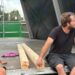 Los tres socios y amigos, sobre un escenario en uno de sus trabajos