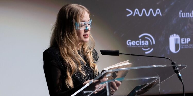 La directora del Festival Ibicine, en Madrid anunciando candidaturas y premios.