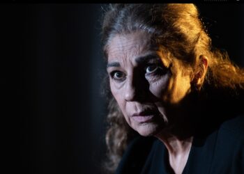 Lolita Flores se mete en el papel de Poncia en la obra del mismo nombre, basada en 'La casa de Bernarda Alba'. Fotografía de Javier Naval. Pentación.