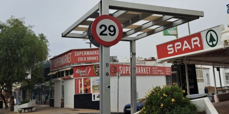 Señal de limitación de la velocidad de 29 km/h instalada en noviembre de 2025 en Cala de Bou, Sant Josep. Foto: ASJ