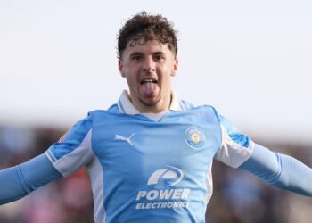 Izan celebra la consecución del primer gol de la UD Ibiza ante el Sabadell