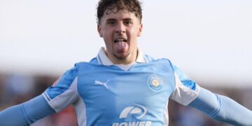 Izan celebra la consecución del primer gol de la UD Ibiza ante el Sabadell