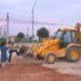 Un grupo de vecinas del movimiento antiautopista de guardia frente a una excavadora en la zona de Can Malalt, Sant Jordi, el 23 de marzo de 2006. Imagen del archivo personal de A.P. cedida a Noudiari.