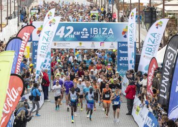 Imagen de la Marathon desde su salida en la ciudad de Ibiza en 2025.