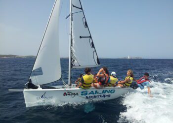 Embarcación de prácticas del Club Nàutic Sant Antonni