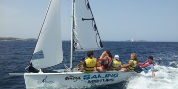 Embarcación de prácticas del Club Nàutic Sant Antonni