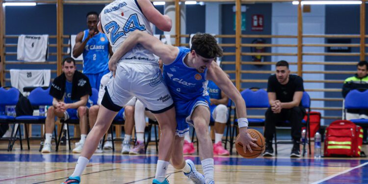 En la imagen, un lance del partido