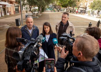 Instante de la presentación de la feria, hoy, en el paseo de Vara de Rey de Ibiza