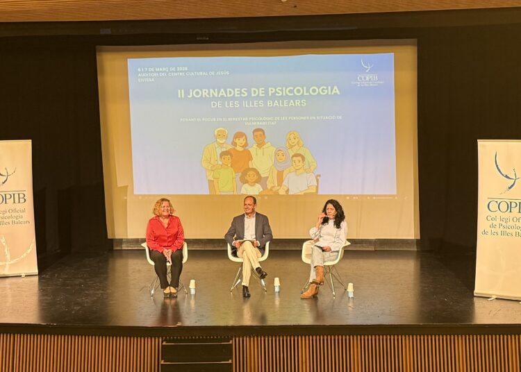 De izquierda a derecha, Asunción Ribas, Javier Torres y María Dolores Penín.