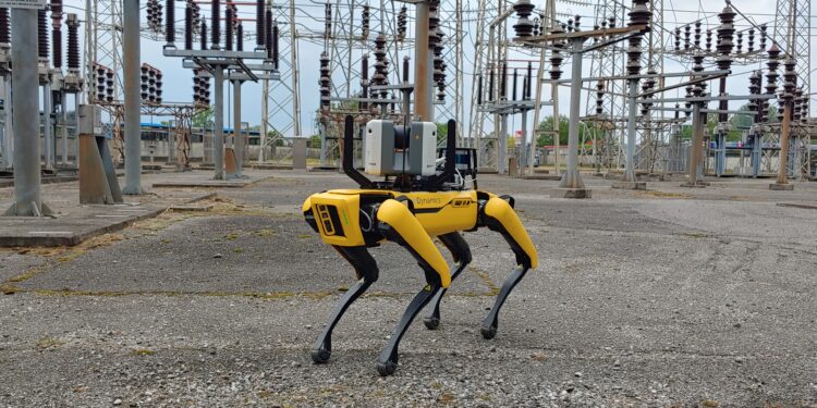 Un robot de Endesa en el campo de trabajo.