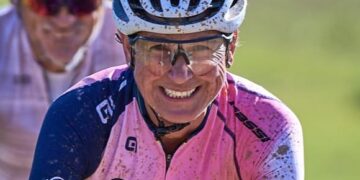 Marga Fullana, feliz sobre la bici.