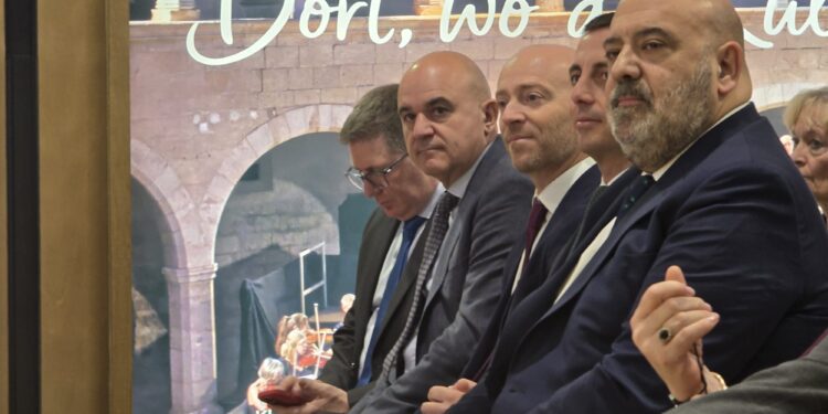 Autoridades hoy, con la presencia del presidente del Consell de Ibiza, Vicent Marí, en el primer día de la feria ITB de Berlín.