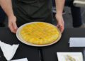 La tortilla ganadora, de patata roja ibicenca, cocina por el restaurante Bon Lloc. Foto: Horeca