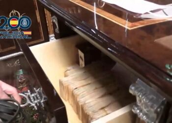 Fajos de billetes en los cajones de las villas de Mallorca que pertenecían al entorno del oligarca