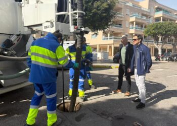 Trabajos de prevención que se llevan a cabo en Platja d'en Bossa