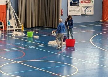 Imagen del pabellón de Sa Real esta mañana, donde se ha suspendido el partido de baloncesto por goteras.