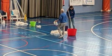 Imagen del pabellón de Sa Real esta mañana, donde se ha suspendido el partido de baloncesto por goteras.