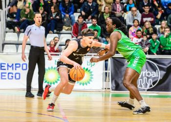 En la imagen, un lance del encuentro disputado en Castelló.