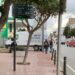 Imagen cedida a Noudiari por un lector, de una camioneta sobre la acera esta tarde en Santa Eulària, en la calle Sant Jaume.