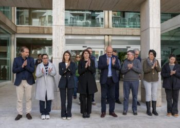 Minuto de silencio en el Consell de Ibiza