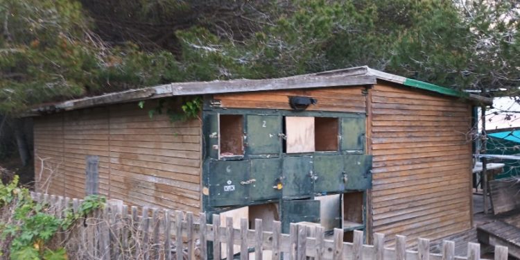 Imagen de la caseta retirada