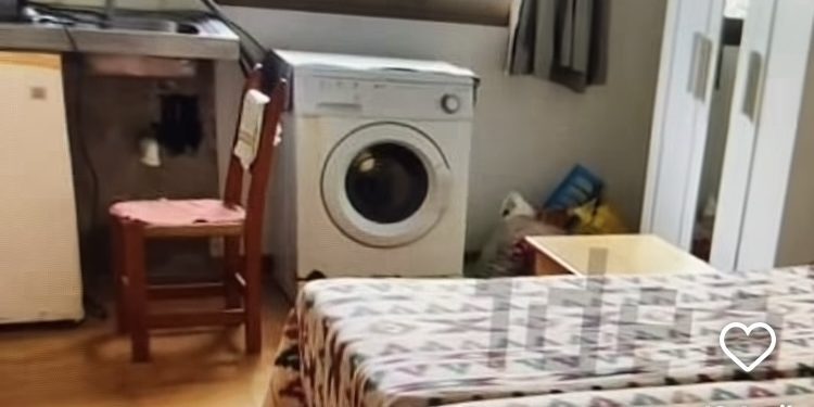 Captura de la estancia del piso comentado, ubicado en Sant Antoni y anunciado en Idealista.