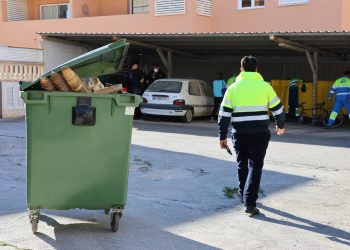 Basura retirada de la vivienda y zonas comunes que era un riesgo de salud para todo el vecindario.