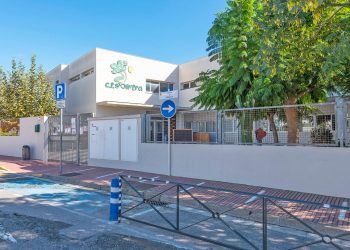 Imagen del edificio del centro educativo de s'Olivera