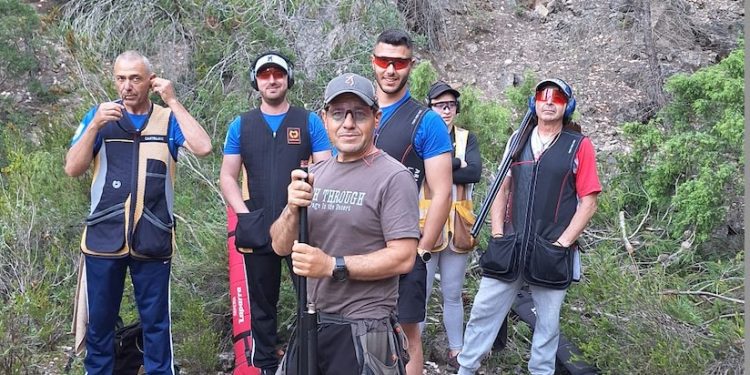 Imagen de algunos de los tiradores en la zona de competición.