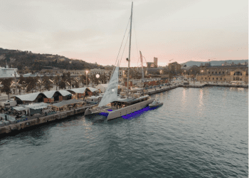 El barco del Art Explora Festival atracado en Barcelona.
