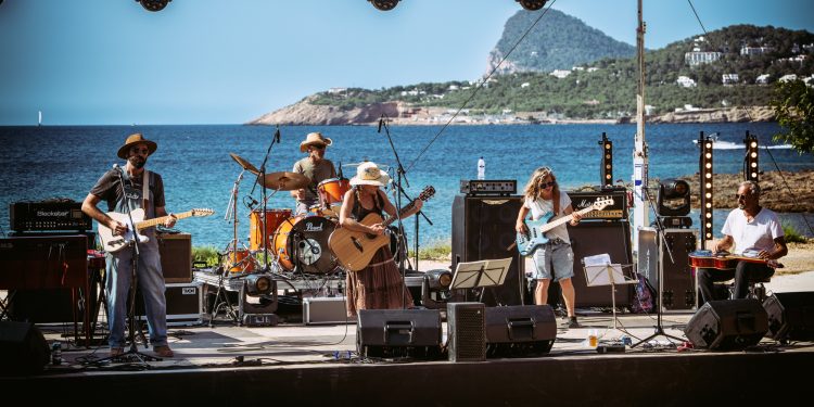Cotton Cactus en Caló de s'Oli de Sant Josep, donde se celebra el festival. Foto Joan F Ribas