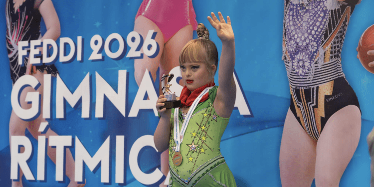 Aira Hernández con su medalla. Foto: JuanKar Fotógrafo