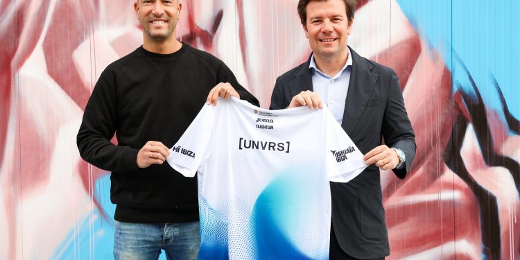 Roberto de Lope, Ushuaïa Entertainment Director, con Francisco Larrey, CEO de Talentum.