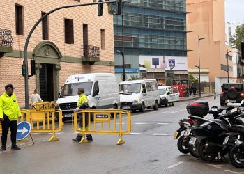 El tramo cerrado en Ignasi Wallis donde hoy han comenzado los trabajos de asfaltado. Foto Noudiari