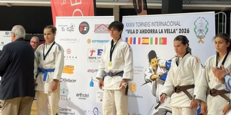 Eva Tur, en el podio de torneo