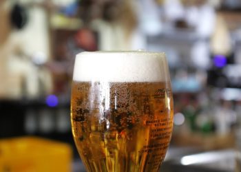 En el centro de Ibiza es muy difícil ya encontrar una caña por menos de dos euros, incluso cuando se trata de una caña pequeña. Foto: Noudiari / CMM.