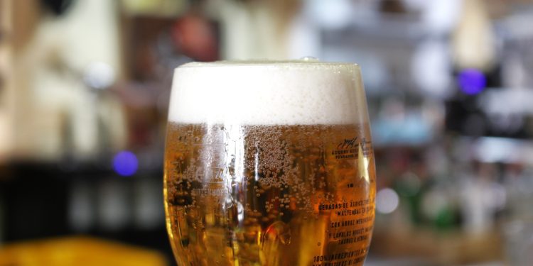 En el centro de Ibiza es muy difícil ya encontrar una caña por menos de dos euros, incluso cuando se trata de una caña pequeña. Foto: Noudiari / CMM.