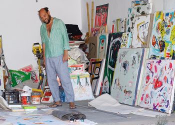 Jesús de Miguel, en su taller de pintura