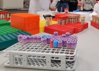 Mesa de laboratorio del Hospital Can Misses de Ibiza.