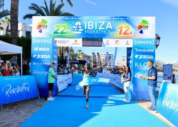 Samson Keiyo, ganador del maratón en categoría masculina