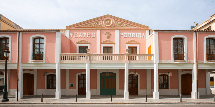 Fachada principal del Teatro Pereyra