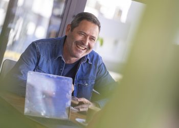 José Antonio Guasch Ribas, conocido como Watson, es uno de los personajes más conocidos y queridos de Sant Jordi. Fotografías de Paco Natera.