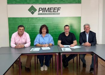 Firma del acuerdo entre Vestalia y Pimeef para la retirada del amianto en empresas y locales.