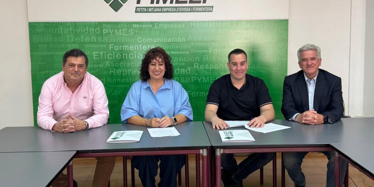 Firma del acuerdo entre Vestalia y Pimeef para la retirada del amianto en empresas y locales.