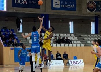 En la imagen, un instante del partido entre el Class Sant Antoni y el Oca Global Salou