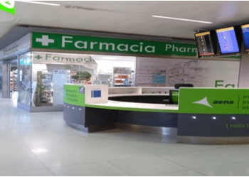 Mostrador de información del aeropuerto de Ibiza